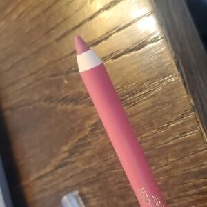 New Estee Lauder lip liner
